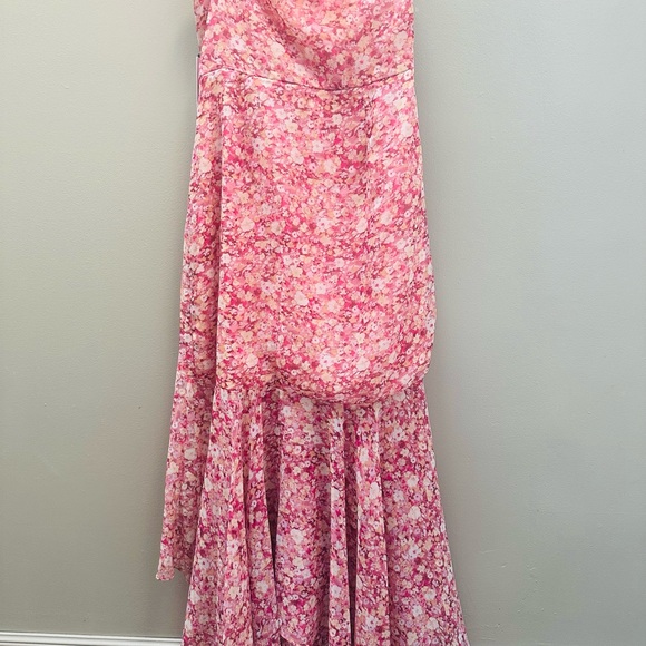 NWT ASTR The Label - Size Medium - Pink Floral - One shoulder dress - Picture 6 of 7